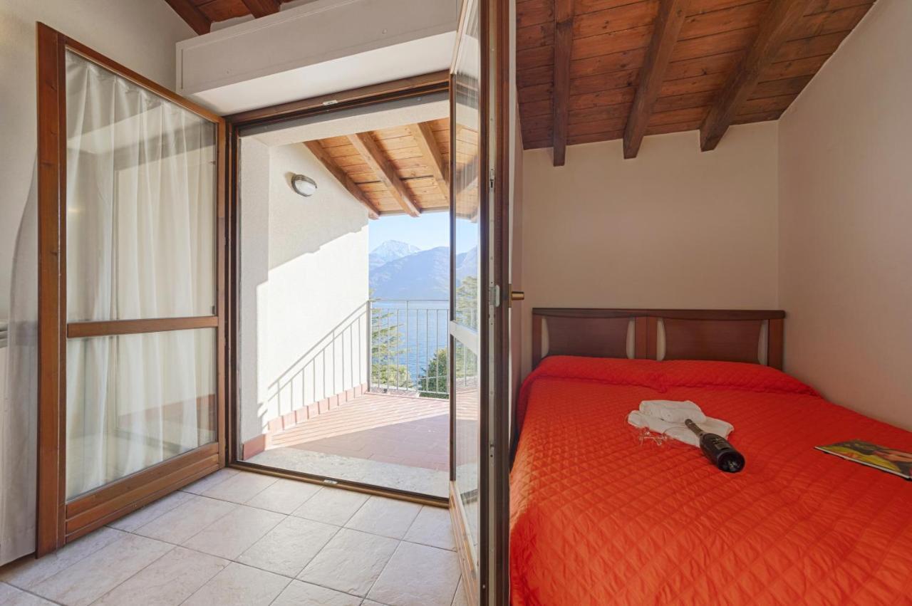 At The Lake Apartment Acquaseria Bagian luar foto